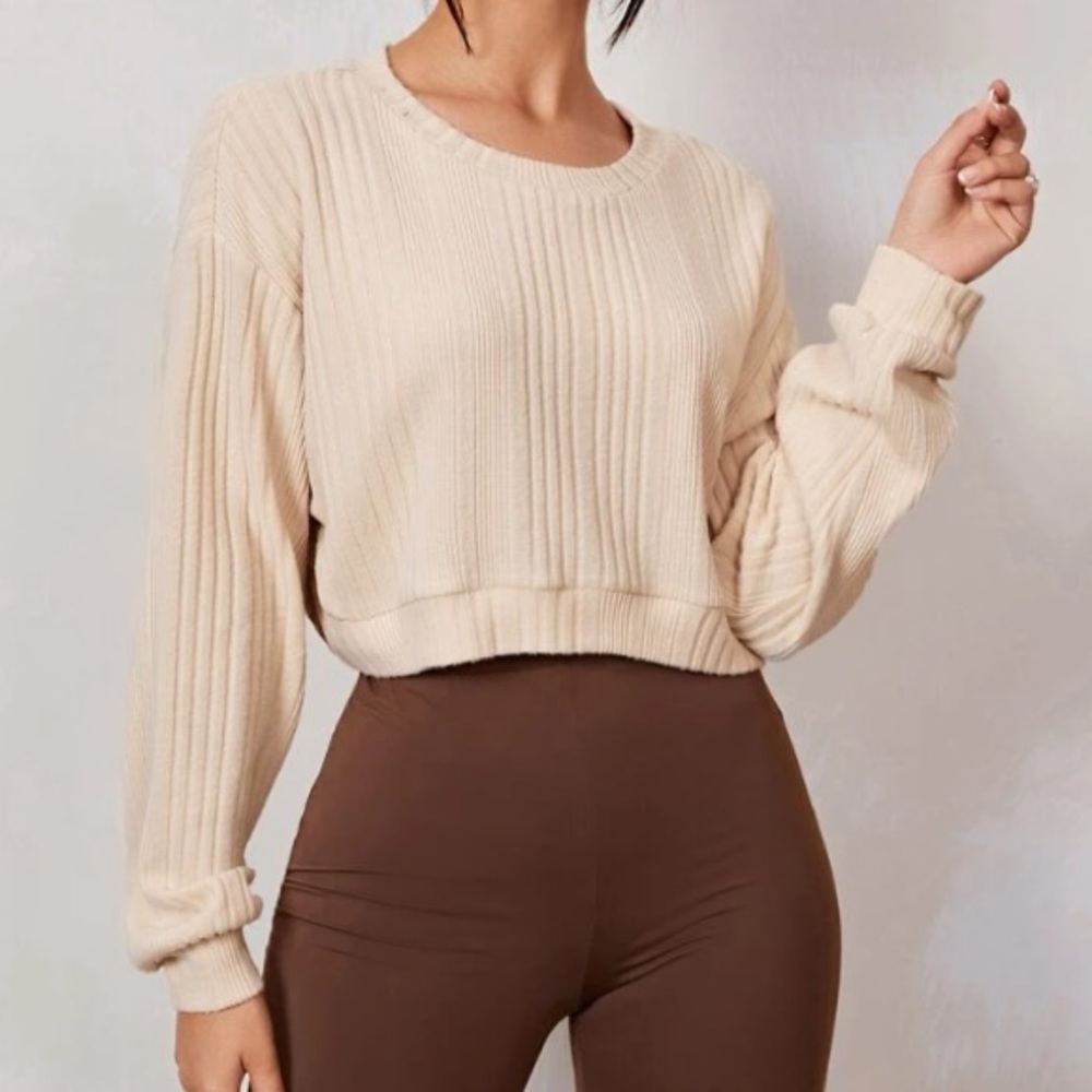 ⭐️1 DAY ONLY⭐️ 🆕 Cream Colored Cropped Sweatshirt - Available until Friday 3/10